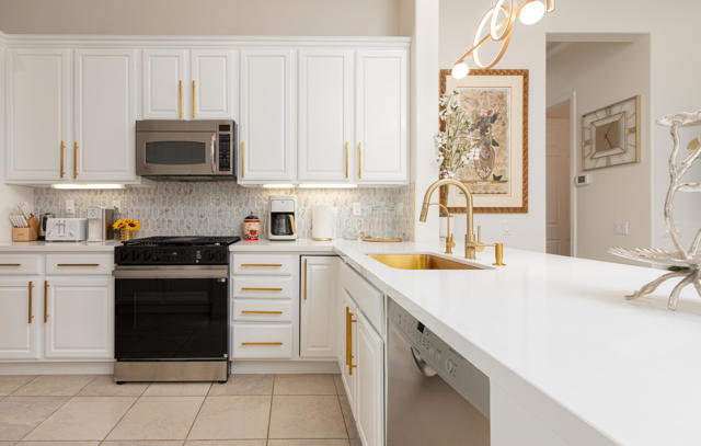 81907 Avenida Bahia, Indio CA: https://media.crmls.org/mediaz/241dc9c1-fe6e-4739-890d-bfda8181d0ce.jpg