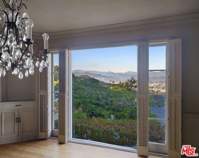 3775 Amesbury Road, Los Angeles CA: https://media.crmls.org/mediaz/241e1a32-1fa4-4a53-9241-7eba97d5a0d8.jpg