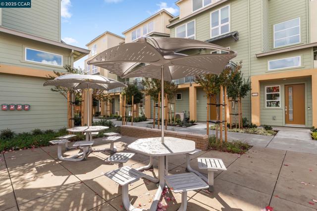 27260 Cosmo Ct, Hayward CA: https://media.crmls.org/mediaz/241e40ce-aa85-4fb7-8fd2-c868dafa7937.jpg