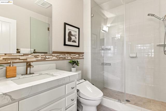 6330 Swainland Rd, Oakland CA: https://media.crmls.org/mediaz/241e4fe5-f983-4ea9-b0c7-ce5fb36407f4.jpg