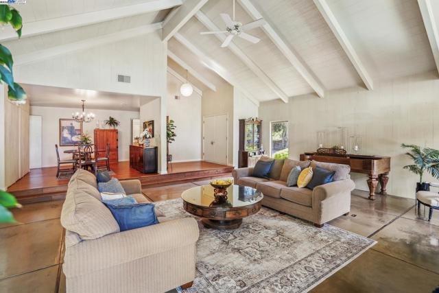419 Burkhard Rd, Patterson CA: https://media.crmls.org/mediaz/241e7fdc-43db-4829-aae7-989a1b4bc9a8.jpg
