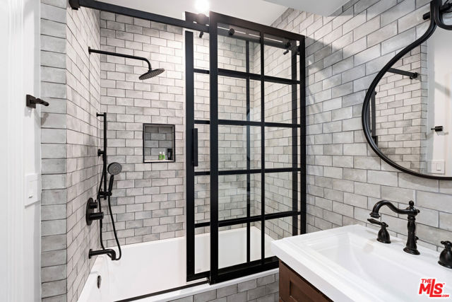 1110 N Beverly Glen Boulevard, Los Angeles CA: https://media.crmls.org/mediaz/241facea-d747-48df-bd28-50136dac4c21.jpg