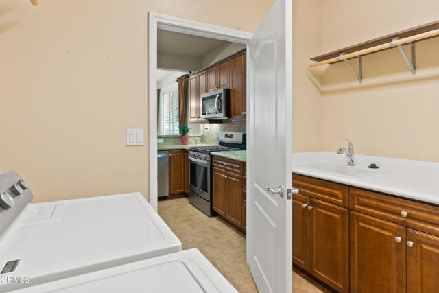 Detail Gallery Image 5 of 20 For 13324 Sterling Heights Dr, Bakersfield,  CA 93306 - 2 Beds | 2 Baths