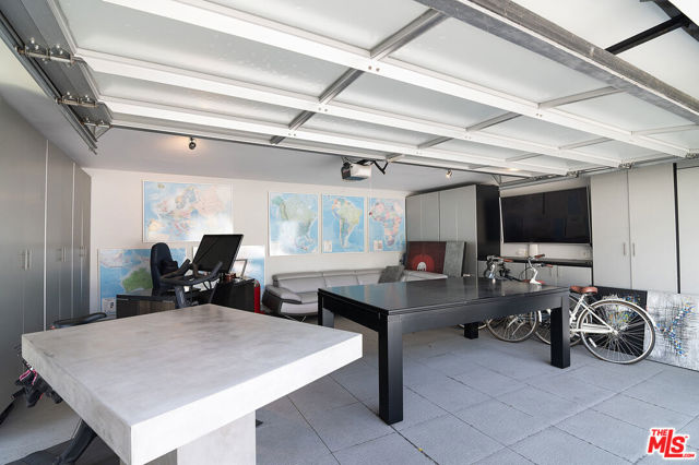 922 Garfield Avenue, Venice CA: https://media.crmls.org/mediaz/24207493-e606-4d32-b8ad-d2a1c135efa6.jpg