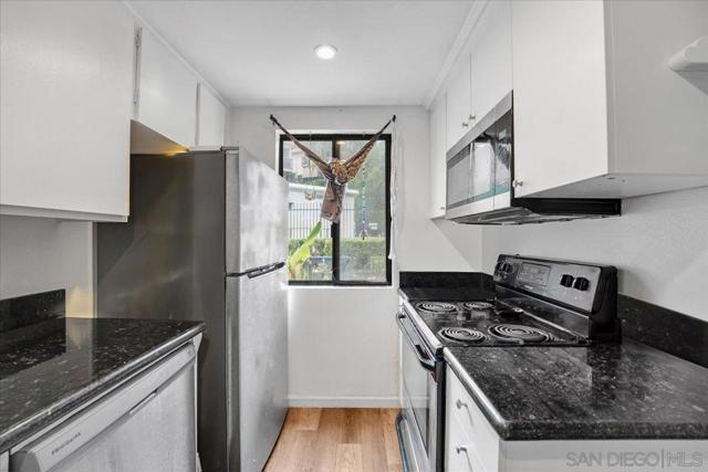 2340 Caringa Way E, Carlsbad CA: https://media.crmls.org/mediaz/24208165-4e06-4f30-bbde-c61708ec1504.jpg