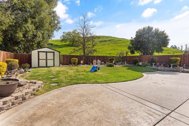 2901 Larkspur Dr., Antioch CA: https://media.crmls.org/mediaz/2421e8fc-51b3-4320-a364-013fb4025d53.jpg