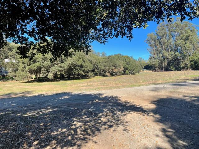 319 Echo Valley Road, Salinas CA: https://media.crmls.org/mediaz/24224b35-9dda-45d8-b096-47636ca4e11e.jpg