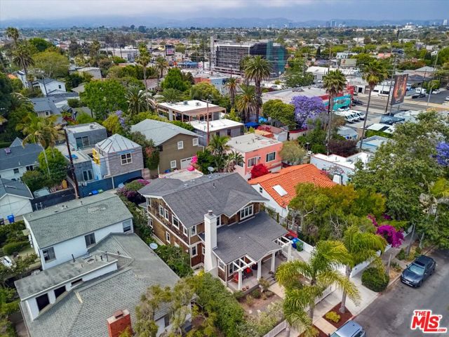 933 W Venezia Avenue, Venice CA: https://media.crmls.org/mediaz/2422df9b-e240-42de-9983-565fb09cc67c.jpg