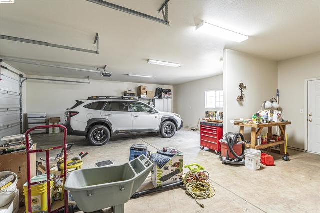 Image 30 of 40 For 8585 Whispering Oaks Rd