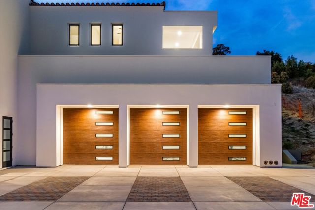 2082 Las Canoas Road, Santa Barbara CA: https://media.crmls.org/mediaz/24233b56-1cce-4c6d-be4f-0c3793315f64.jpg