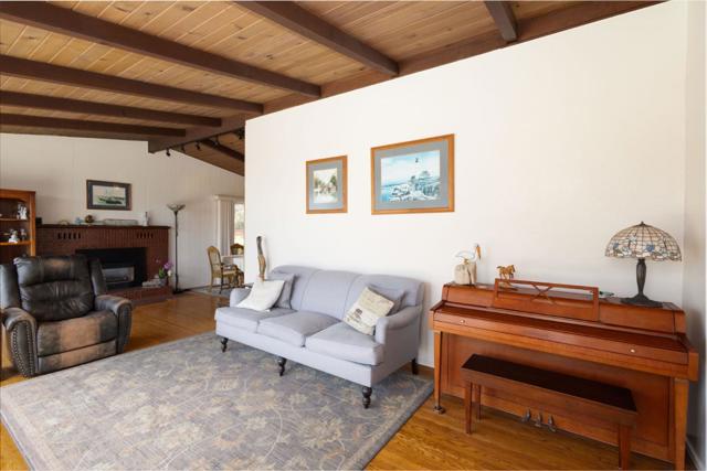 816 Park Avenue, Moss Beach CA: https://media.crmls.org/mediaz/24239dc7-d4d2-4266-b265-13d25f318937.jpg