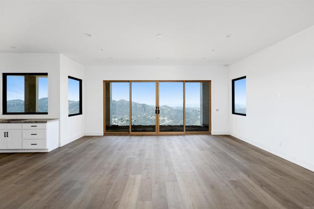 9607 Misty Meadow Lane, Escondido CA: https://media.crmls.org/mediaz/2423a494-8ee4-438c-a904-221596434d39.jpg