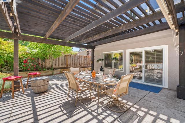 868 Madeira Dr, Pleasanton CA: https://media.crmls.org/mediaz/2423cb1d-6c5e-4920-9088-2b81452781a2.jpg