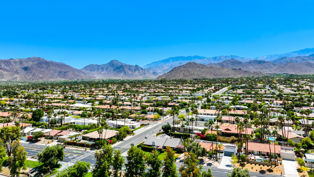 https://media.crmls.org/mediaz/24241e6c-01e7-4518-a5ec-a01b7fc403b7.jpg?preset=X-Large