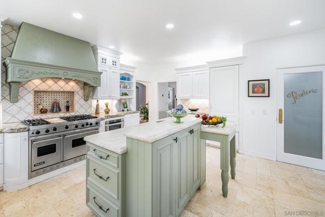 5 Rolling View Lane, Fallbrook CA: https://media.crmls.org/mediaz/242468d7-4e92-429c-a649-f446cc7a4620.jpg
