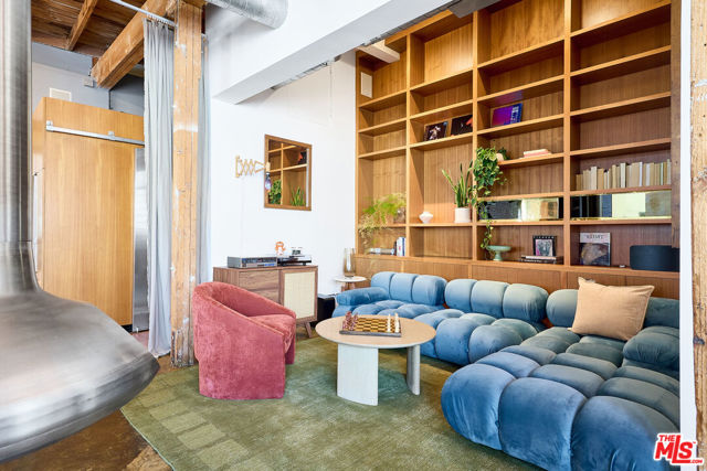 122 Mildred Avenue, Venice CA: https://media.crmls.org/mediaz/2424afd2-c05f-44d5-a12b-9e0f4b27ba90.jpg