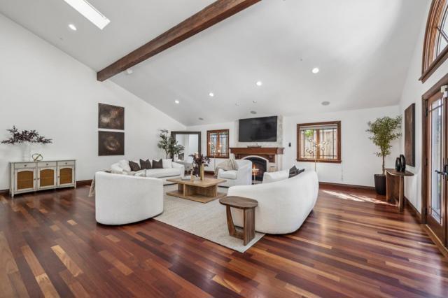 450 King Street, Redwood City CA: https://media.crmls.org/mediaz/24258218-0641-42fe-b38a-60237c21cee1.jpg