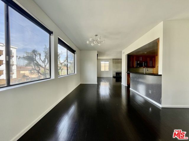 1505 Purdue Avenue, Los Angeles CA: https://media.crmls.org/mediaz/2426cf7e-2f34-4baa-a72c-3406870e43a7.jpg