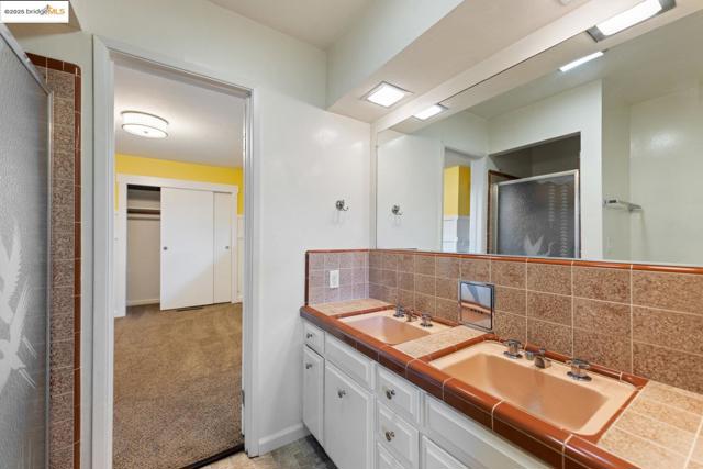 5235 Adelaide WAY, Carmichael CA: https://media.crmls.org/mediaz/24273a61-f3eb-4c16-91c5-54f4a7373706.jpg