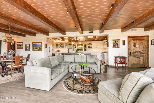 356 E Carlisle Road, Thousand Oaks CA: https://media.crmls.org/mediaz/2427f024-07ea-4fe4-961b-e0f5816425cf.jpg