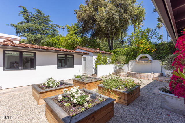 4435 Encinas Drive, La Canada Flintridge CA: https://media.crmls.org/mediaz/24281a5a-d710-496f-8dfb-e4f637831ee6.jpg