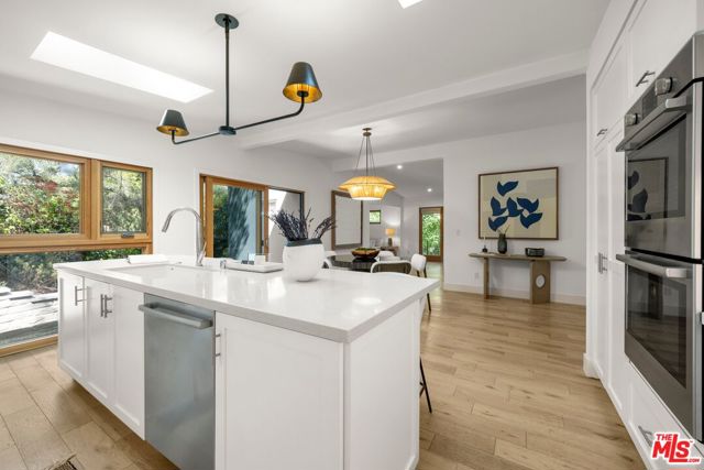 8811 Wonderland Avenue, Los Angeles CA: https://media.crmls.org/mediaz/242985d9-8ef9-41f5-9b6b-0e01544ab631.jpg