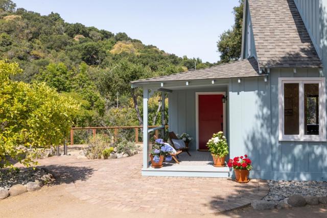 18 Upper Circle, Carmel Valley CA: https://media.crmls.org/mediaz/24299471-cad7-42d5-8ff6-6243e4d3ea1d.jpg
