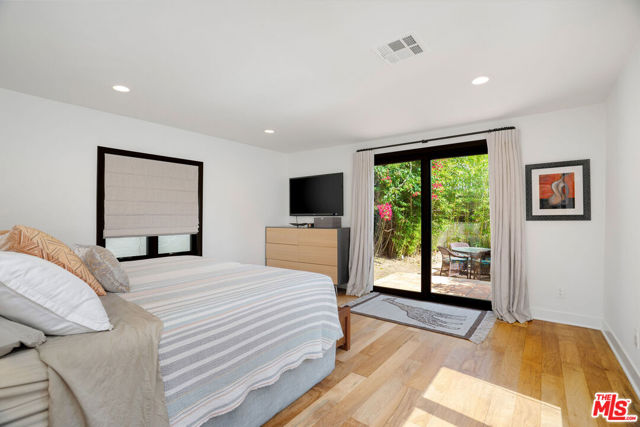6216 Primrose Avenue, Los Angeles CA: https://media.crmls.org/mediaz/2429f454-de95-4252-9d7b-7fcac4a4c8ac.jpg