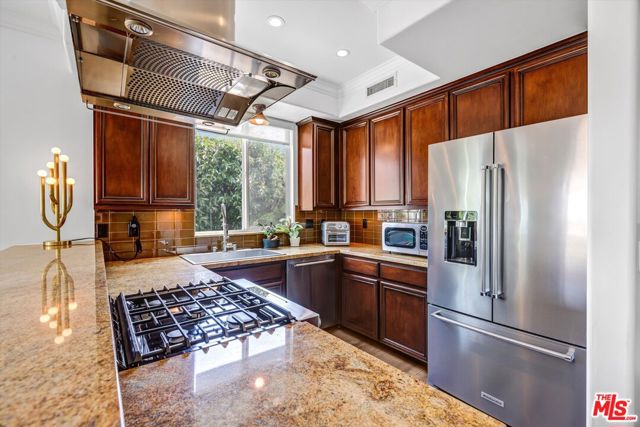 1153 N Formosa Avenue, Los Angeles CA: https://media.crmls.org/mediaz/242a2686-ef9b-4c01-8348-4d637e6e8404.jpg