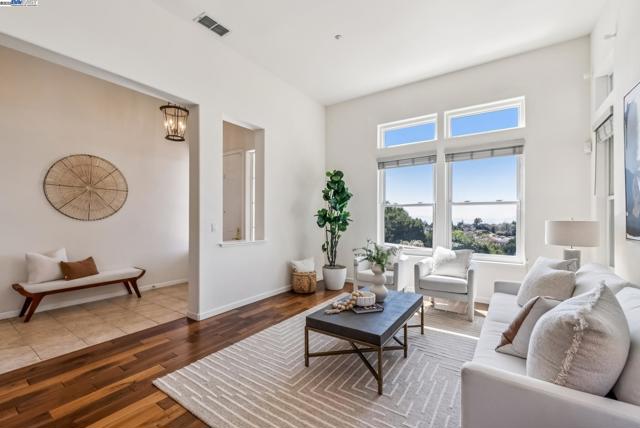 4110 Mystic View Ct, Hayward CA: https://media.crmls.org/mediaz/242a47ec-3c9e-478d-b420-abecca451abe.jpg