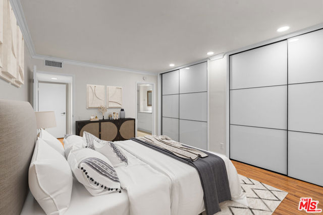 818 S Lucerne Boulevard, Los Angeles CA: https://media.crmls.org/mediaz/242ab814-0f21-445a-bf8b-b51b02d33a96.jpg