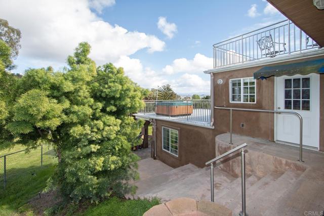 Detail Gallery Image 4 of 36 For 405 Solana Real, Fallbrook,  CA 92028 - 3 Beds | 3 Baths