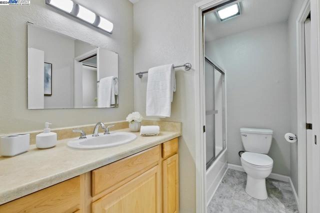 32 Astrida Dr, Hayward, California 94544, 2 Bedrooms Bedrooms, ,1 BathroomBathrooms,Condominium,For Sale,Astrida Dr,41062748