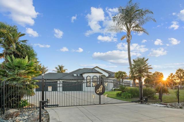 1353 Perry Court, Hollister CA: https://media.crmls.org/mediaz/242b7bbe-92ae-4f22-a42e-cea9c6626b7b.jpg