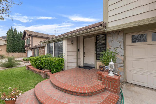 7565 Melvin Avenue, Reseda CA: https://media.crmls.org/mediaz/242c747b-3cf0-4310-a27a-6611784e9b39.jpg