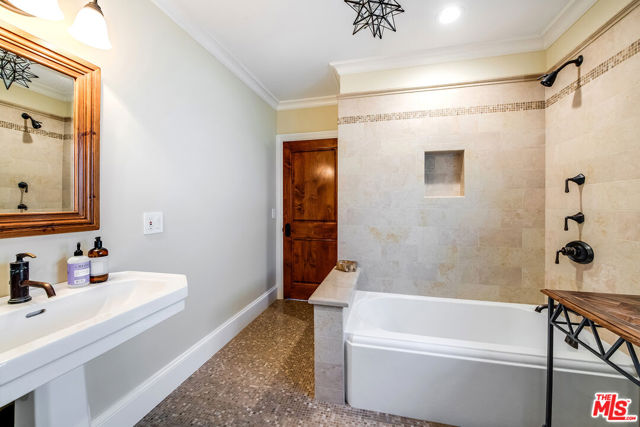 334 S Westgate Avenue, Los Angeles CA: https://media.crmls.org/mediaz/242d5f10-9b2d-46bb-b787-24e101d5f7db.jpg