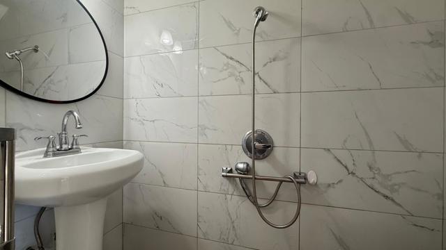 2381 Lava Drive, San Jose CA: https://media.crmls.org/mediaz/242de3f9-8640-414a-b463-243bf57f7161.jpg