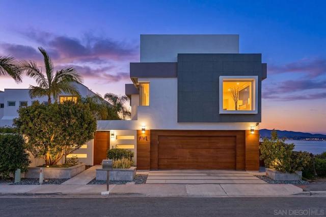 5 Spinnaker Way, Coronado CA: https://media.crmls.org/mediaz/242e1b85-ef3f-4bfb-83c7-633c230a63fb.jpg