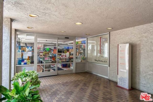 800 W 1ST Street, Los Angeles CA: https://media.crmls.org/mediaz/242e43a6-b218-4e2d-b37e-6702fdb40989.jpg