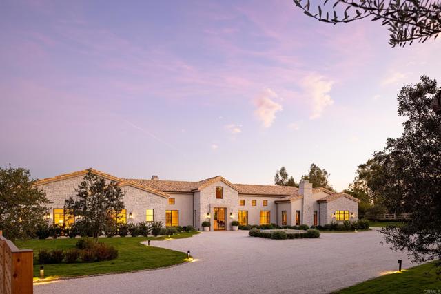 17845 Via de Fortuna, Rancho Santa Fe CA: https://media.crmls.org/mediaz/242e6aa5-9568-4f76-813d-01f41c88ee70.jpg