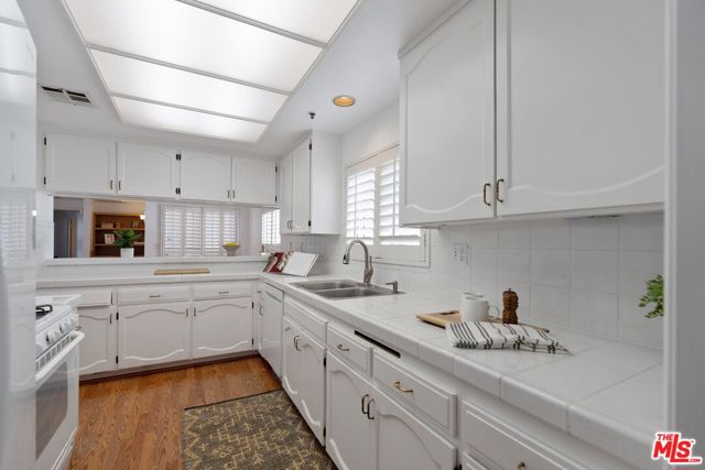 1871 Greenfield Avenue, Los Angeles CA: https://media.crmls.org/mediaz/242edb37-78b8-43d9-89e5-8ec4fd3fcd15.jpg
