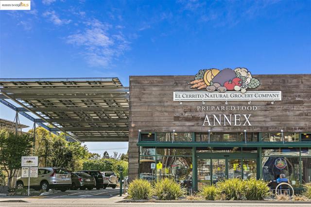 1130 Richmond ST, El Cerrito CA: https://media.crmls.org/mediaz/242f412c-91e9-4428-a355-a915e20de324.jpg