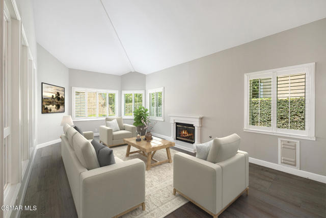 11554 Chestnut Ridge Street, Moorpark CA: https://media.crmls.org/mediaz/242f57c0-ad9d-41ec-9cfd-1583d851169a.jpg
