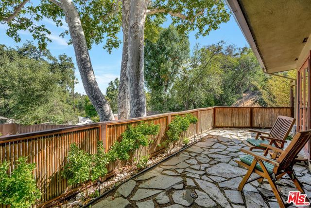 15511 Woodcrest Drive, Sherman Oaks CA: https://media.crmls.org/mediaz/242fb6f8-6132-4ac8-bbf1-7475f628ada6.jpg