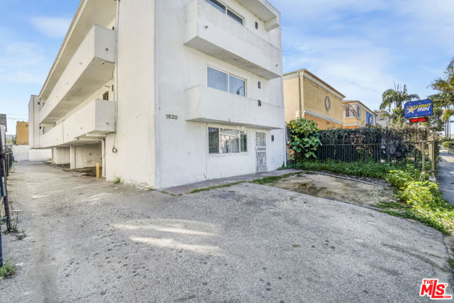 1820 S La Brea Avenue, Los Angeles CA: https://media.crmls.org/mediaz/242ffdf8-752e-4dd1-a2e5-3ecfe52cfe38.jpg