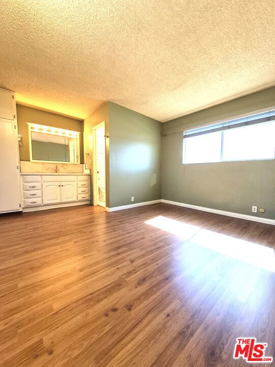 2501 W Redondo Beach Boulevard, Gardena CA: https://media.crmls.org/mediaz/2430e6ba-253c-4dc2-a0a1-280e454e922a.jpg