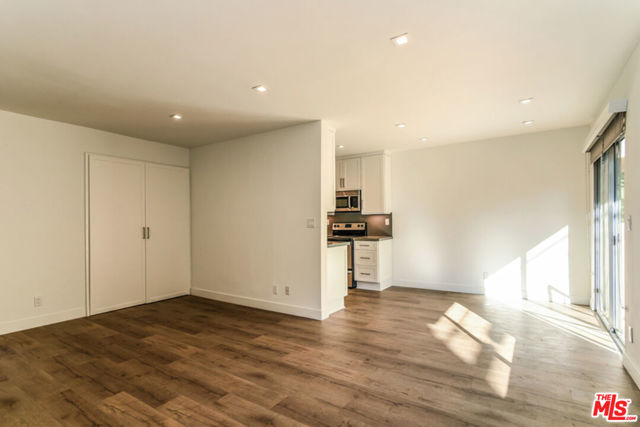 610 N Orlando Avenue, West Hollywood CA: https://media.crmls.org/mediaz/243142ff-5029-4922-a83b-ddc1fde80838.jpg