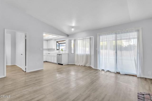 Detail Gallery Image 12 of 35 For 42950 Burlwood Dr, Lancaster,  CA 93536 - 4 Beds | 2/1 Baths