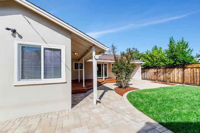 560 6th Avenue, Menlo Park CA: https://media.crmls.org/mediaz/24320561-32ae-4056-81df-1d62b5dd337e.jpg