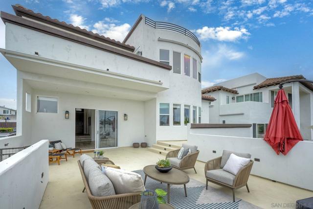 819 Van Nuys Street, San Diego CA: https://media.crmls.org/mediaz/24321d11-463c-4b2f-b55e-6901925b9c34.jpg